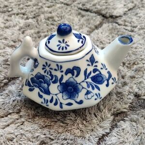 Vintage Nantucket Chinese Porcelain Blue White Floral Teapot Octagon Shape w/Lid